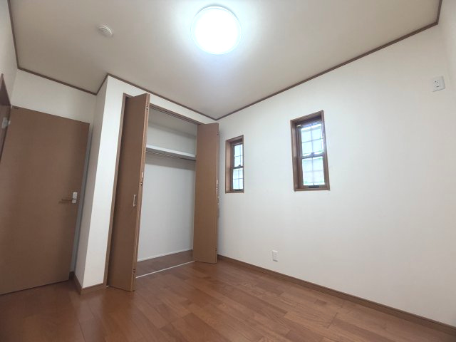 三木市大塚１丁目の洋室