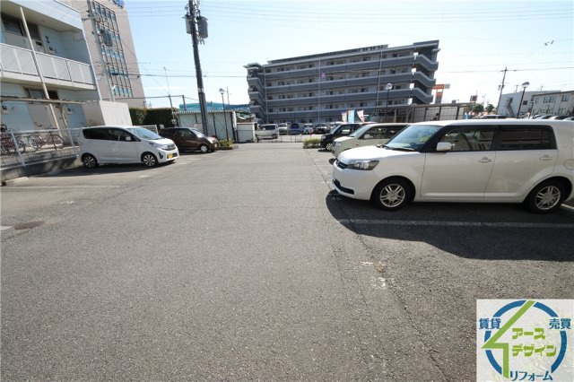 ピュア・プルーンの駐車場