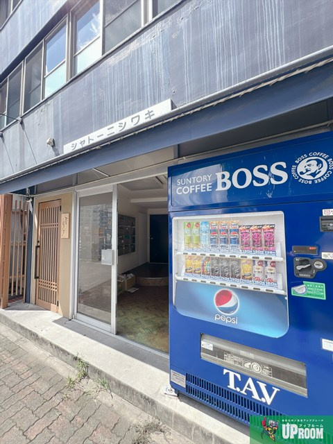 シャトーニシワキのエントランス
