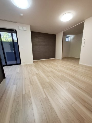 WING　TOWA　MAISONの居間・リビング