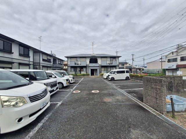 サンビレッジ杉山Aの駐車場