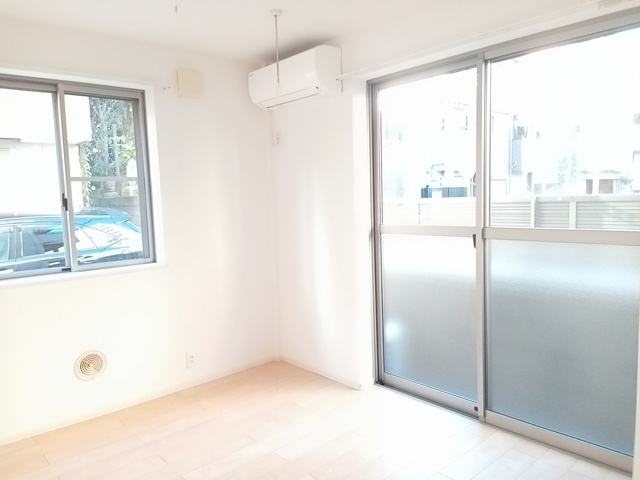 オークヒルズ早稲田の居間・リビング|★２面窓の角部屋です★