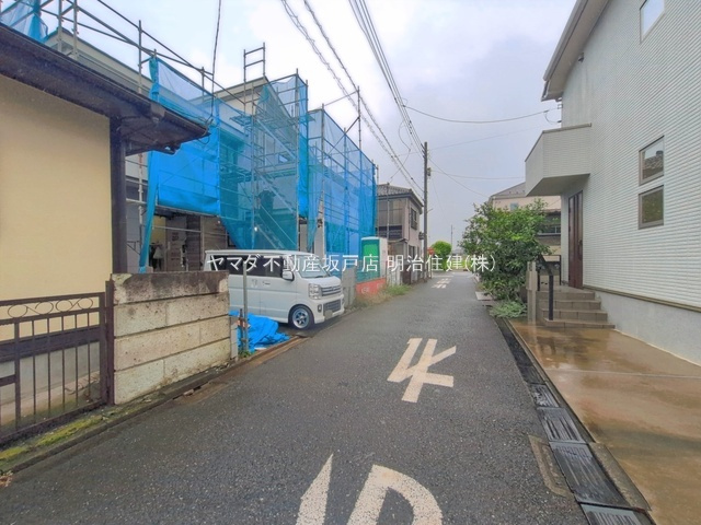 川越市霞ケ関北23期　新築戸建の前面道路含む現地写真