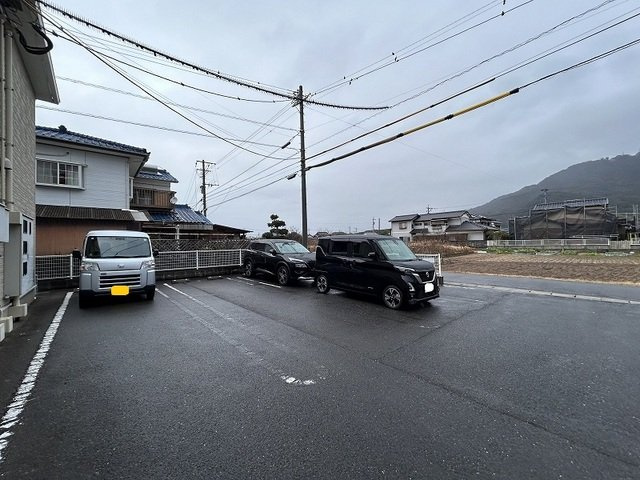 ハイフィールドの駐車場|駐車場があるので、車を買う予定の方も安心です