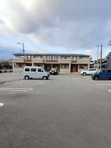 リバーサイド東唐津Ｂの駐車場|駐車場に車を止められます