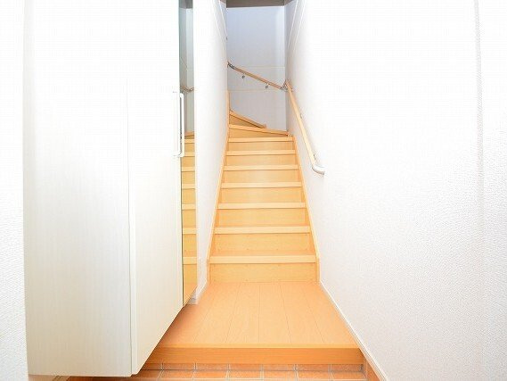 オロスタ　トラデス　Ⅰの玄関|落ち着いた玄関です