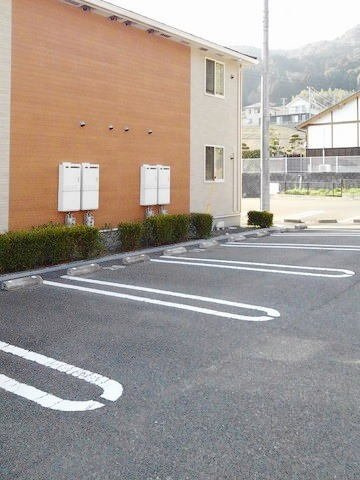 ヒルズ　アンジュＢの駐車場|駐車スペースもあります