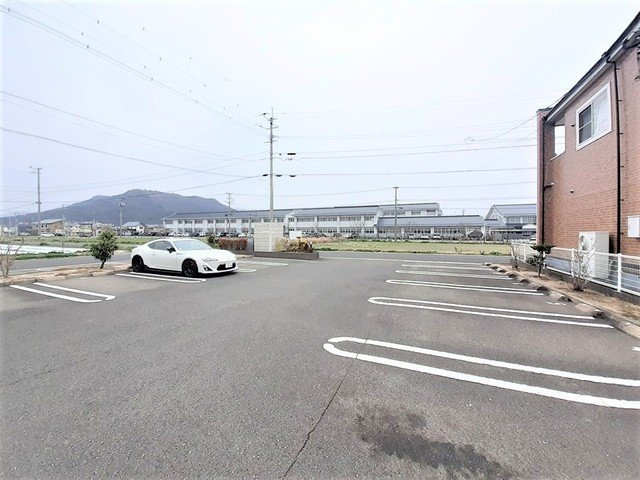 ライフコート東唐津Ａの駐車場|駐車スペースもあります