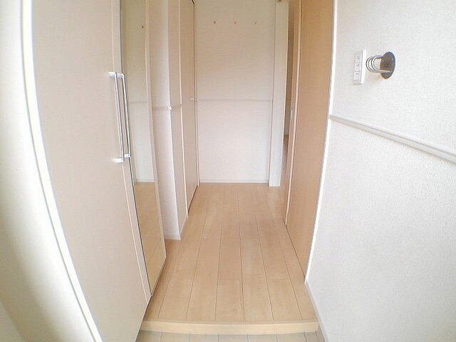ピンズ唐津Ⅳの玄関|明るい玄関です