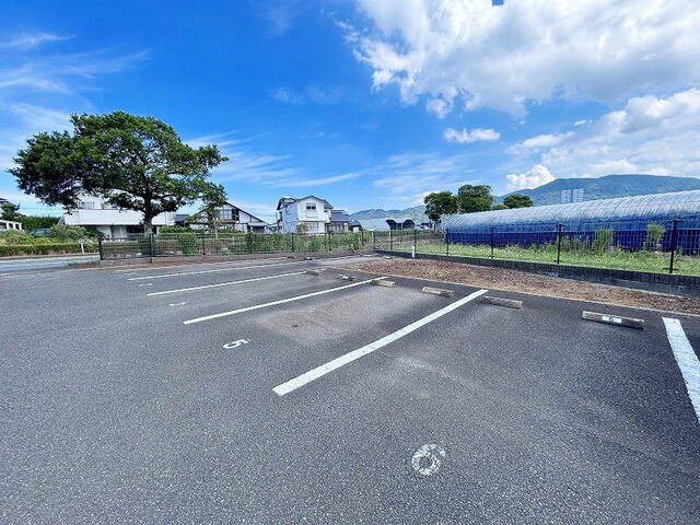 サンパティオの駐車場|駐車場があるので、車を買う予定の方も安心です