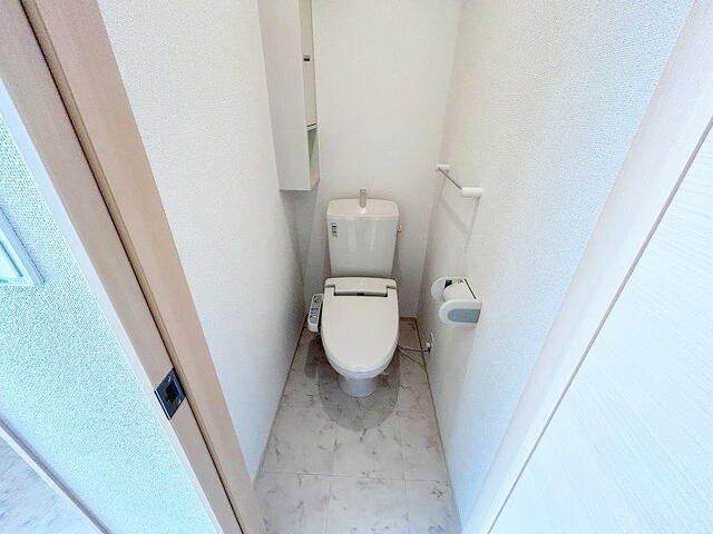 フロントフィールド２番館のトイレ|落ち着いた色調のトイレです
