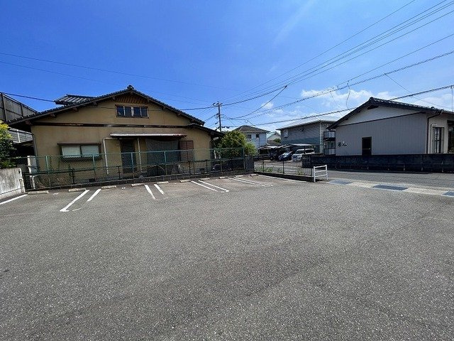 ファームリーの駐車場|駐車場があるので、車を買う予定の方も安心です