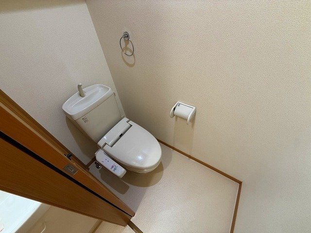 キャトルセゾンＢのトイレ|落ち着いた色調のトイレです