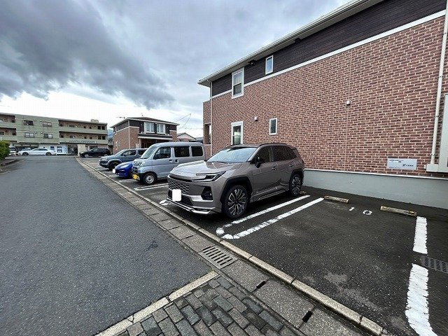 アヴァンツァート　ヴィアーレⅠの駐車場|駐車場があるので、車を買う予定の方も安心です