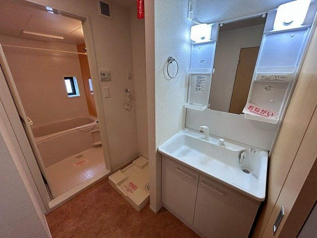 ＣＡＳＡ　３の洗面所|ゆったりとスペースのある洗面所
