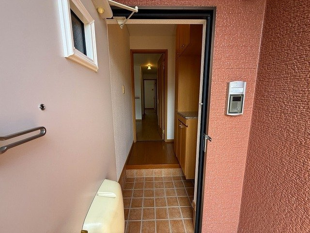 クレメントＦの玄関|明るい玄関です