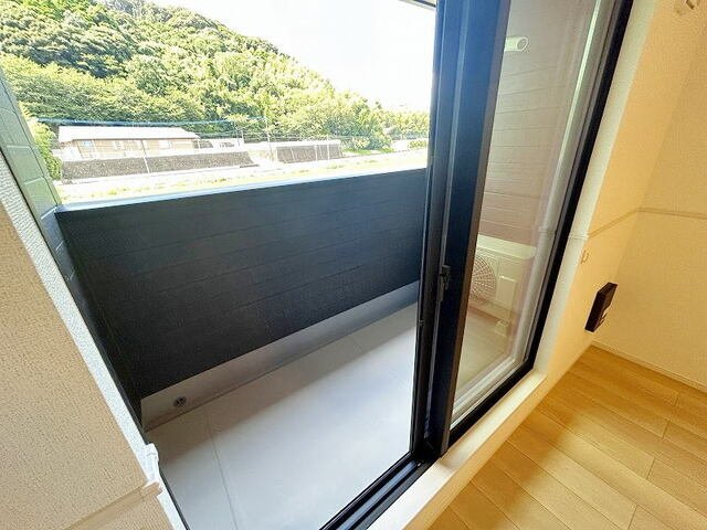 ディオピーノⅠのバルコニー|外からの目が気にならないバルコニーで洗濯物が干せます
