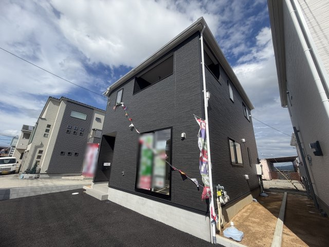 三木市志染町東自由が丘１丁目新築の外観