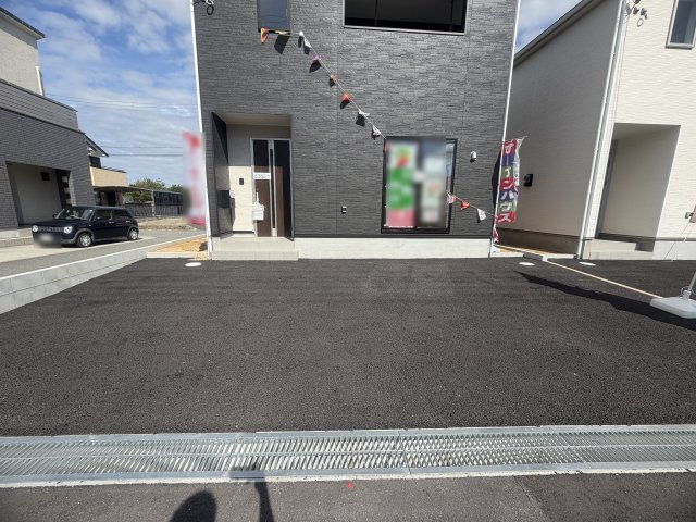 三木市志染町東自由が丘１丁目新築の駐車場
