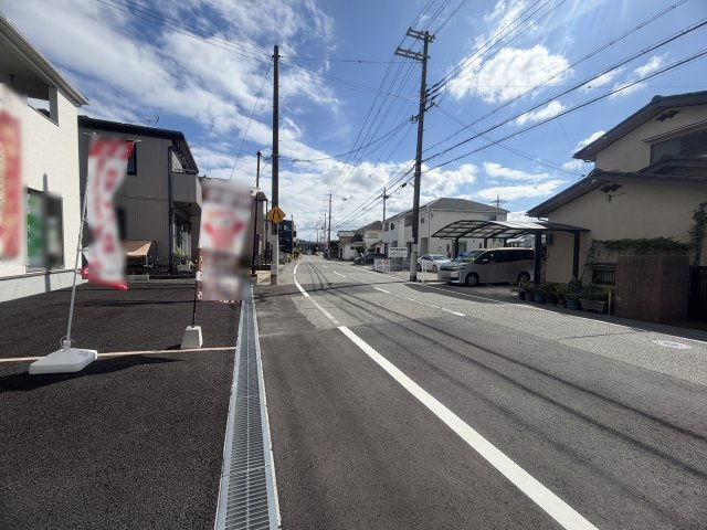 三木市志染町東自由が丘１丁目新築の前面道路含む現地写真