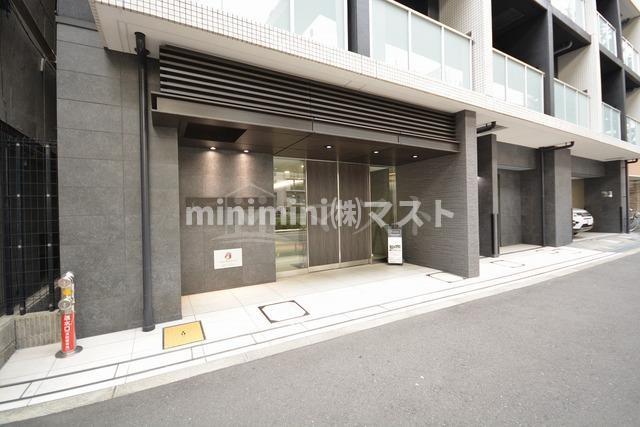 大阪市西区江之子島１丁目の賃貸マンションのエントランス
