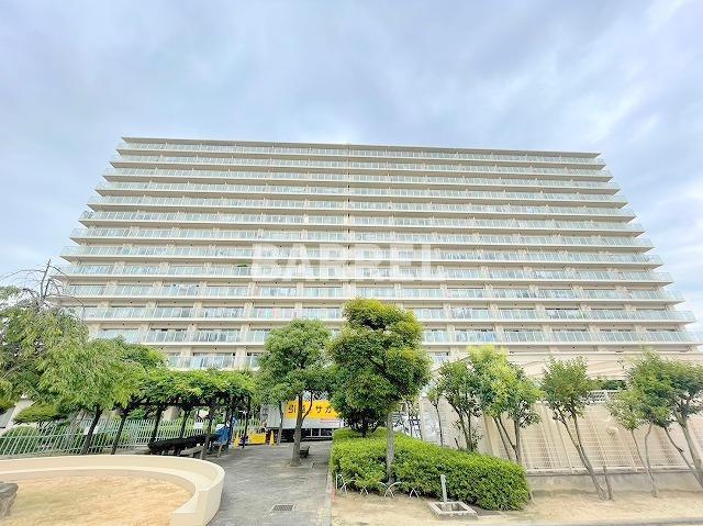 ファミール北大阪リバーサイドB棟の外観