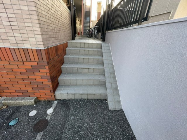 ニューライフ津田沼A棟のエントランス