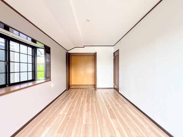港南区上永谷2丁目　中古戸建て　第3の洋室|◆気持ちの良い風が室内へ入り込む居室。家具を配置しても広々ご利用いただけます！！