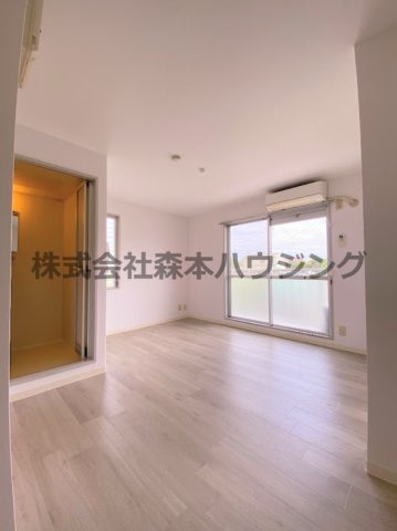 【居間・リビング】 | 　チェリー広野 | 明るい居間です