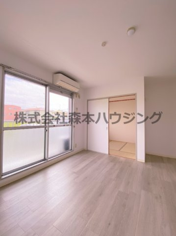 【居間・リビング】 | 　チェリー広野 | こちらの居間で趣味の時間をお楽しみください