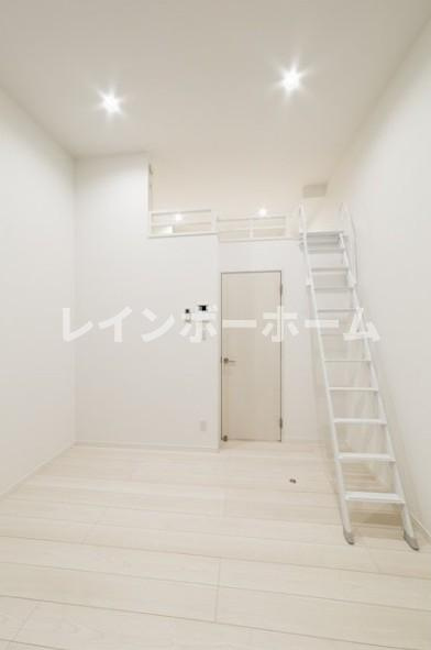 仲介手数料（賃料の1.10ヵ月）の50％OFF対象物件！の居間・リビング