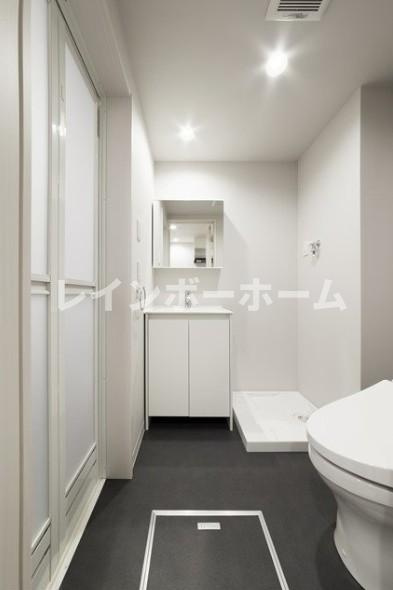 仲介手数料（賃料の1.10ヵ月）の50％OFF対象物件！の独立洗面台