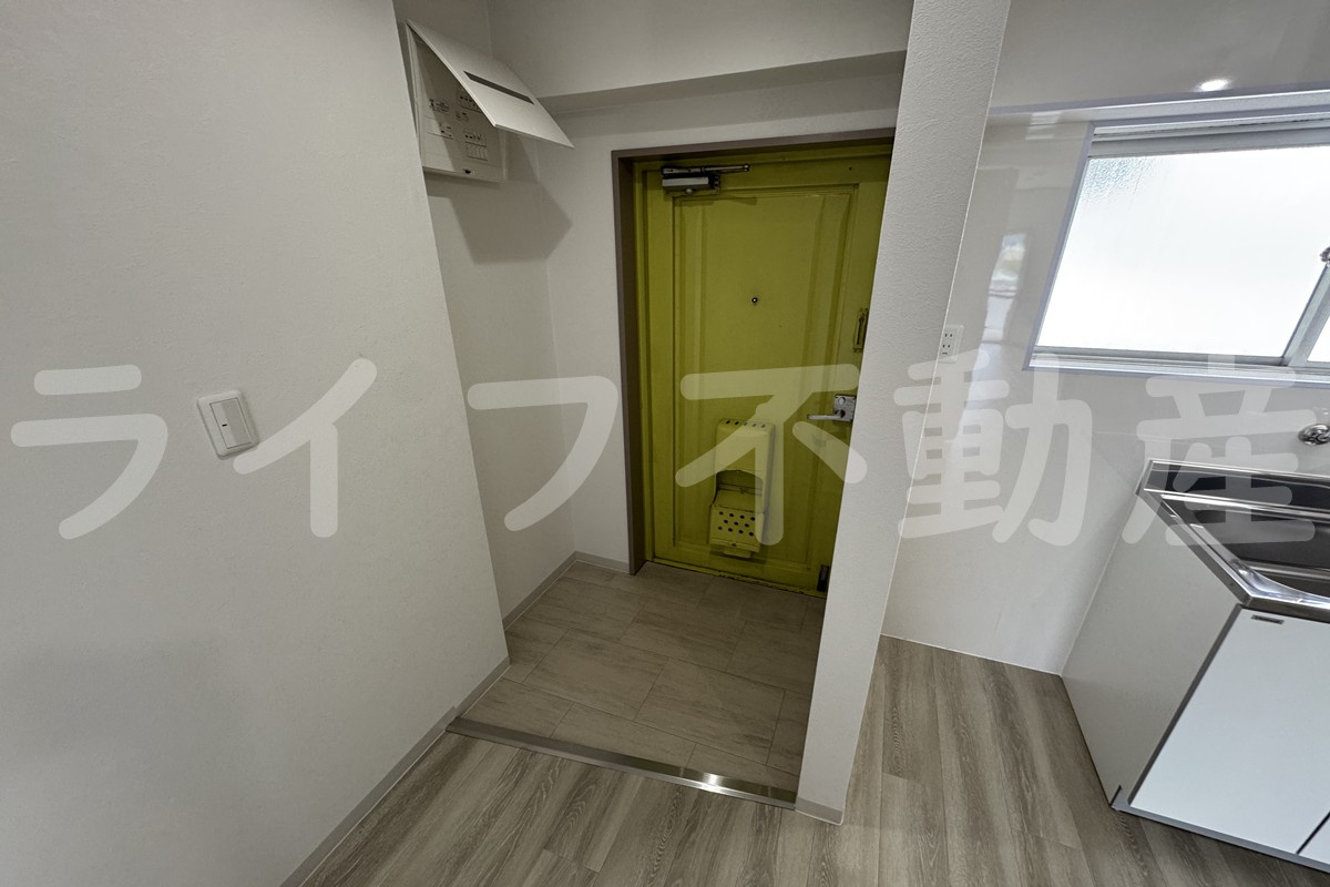新栄プロパティ東大阪Ⅰの玄関|明るい玄関です