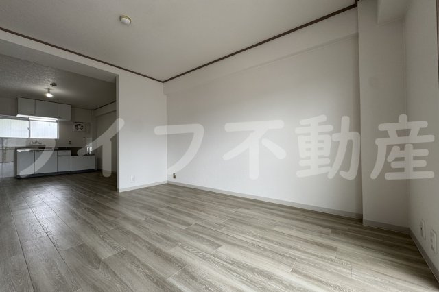新栄プロパティ東大阪Ⅰの居間・リビング|こちらの居間で趣味の時間をお楽しみください