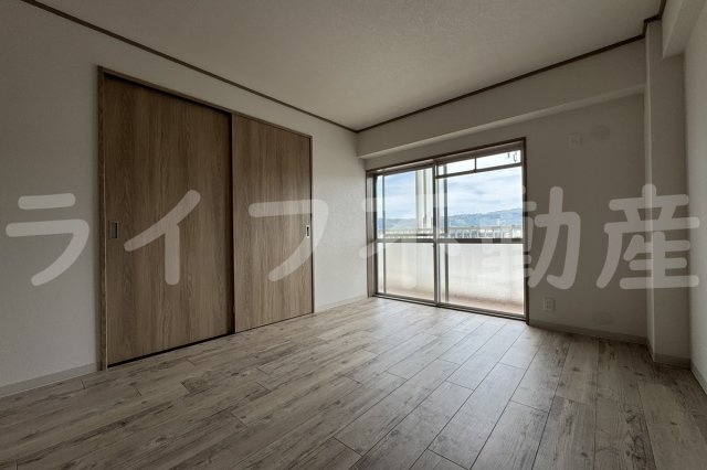新栄プロパティ東大阪Ⅰの内装|明るい色調の室内です