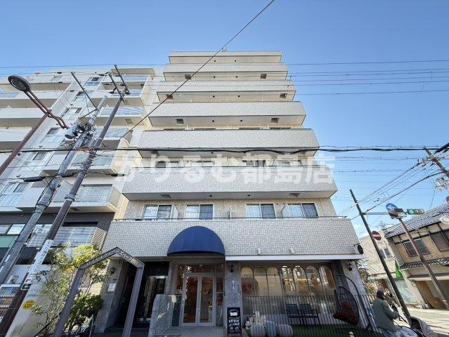 ロイヤルクイーンズパーク関目の外観