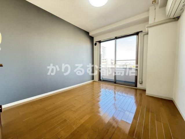 ロイヤルクイーンズパーク関目の居間・リビング