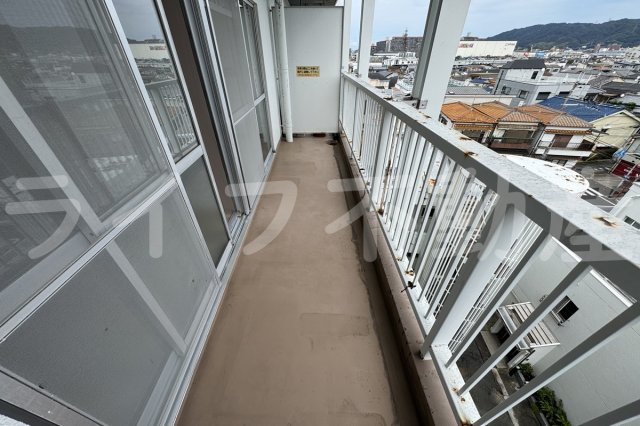 新栄プロパティ東大阪Ⅰのバルコニー|暖かな日差しのふりそそぐバルコニー