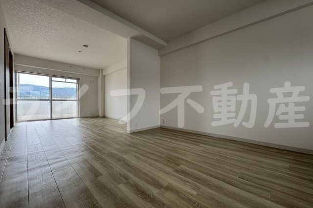 新栄プロパティ東大阪Ⅰの居間・リビング|ゆったりとした居間です