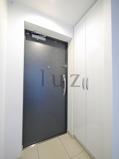 ハイズコンフロント横濱ベイの玄関|シューズBOX完備の玄関スペースです！