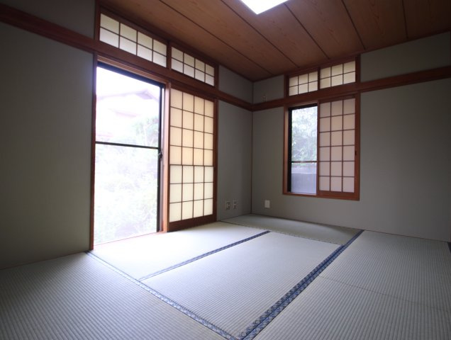 【トイレ】 | 西田宮町　貸家 | 1階トイレになります。