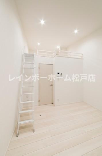 仲介手数料（賃料の1.10ヵ月）の50％OFF対象物件！の居間・リビング