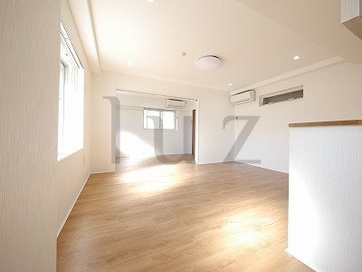 川崎市川崎区池田１丁目の賃貸マンションの居間・リビング
