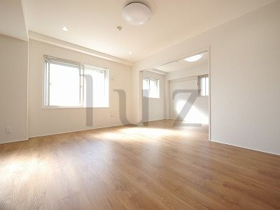 川崎市川崎区池田１丁目の賃貸マンションの居間・リビング