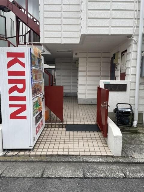 ホワイトシャトル柿の木坂のエントランス