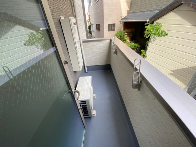 神戸市灘区大石南町１丁目のアパートのバルコニー