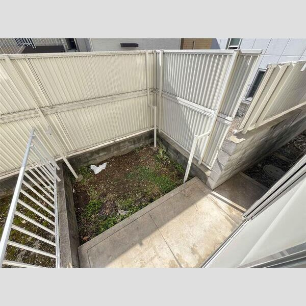 神戸市東灘区御影郡家１丁目のアパートのバルコニー