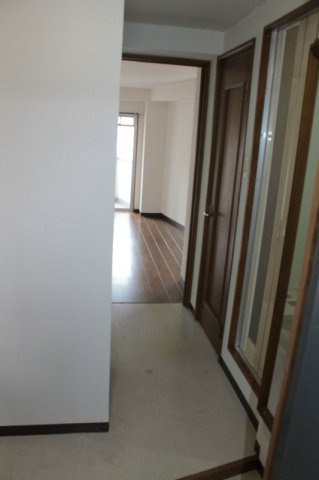 神戸市灘区王子町１丁目の賃貸マンションの玄関