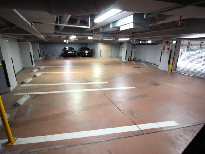 西宮市神楽町の賃貸マンションの駐車場