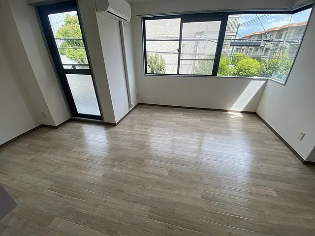 神戸市東灘区深江北町２丁目の賃貸マンションの居間・リビング